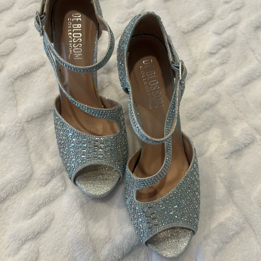 COPY - Only worn once size 7 1/2 sparkle heel very beautiful